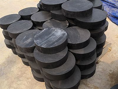 沈北区板式橡胶支座由若干层橡胶片与薄钢板经加压硫化